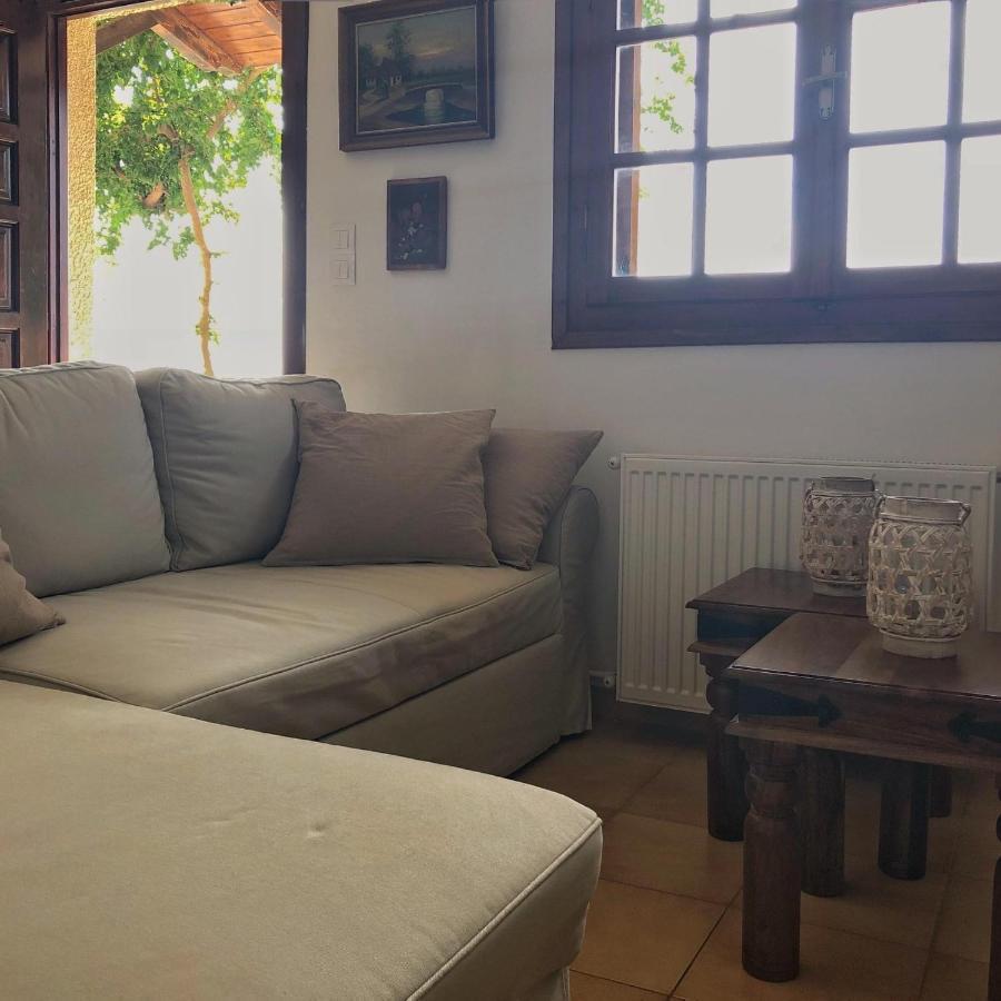 Gaia Guest House Каламата Экстерьер фото